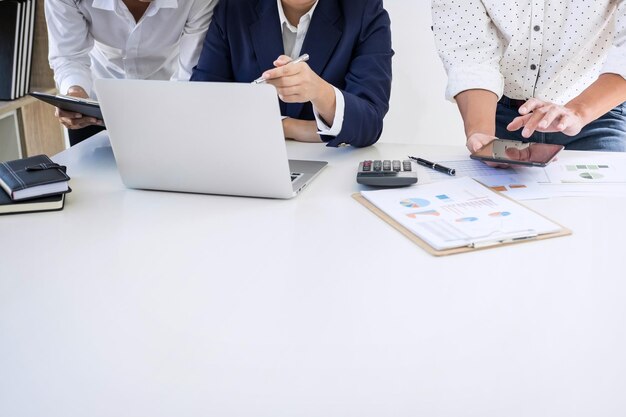 Команда фінансових експертів